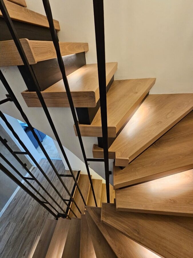 Bekelde houten trap
